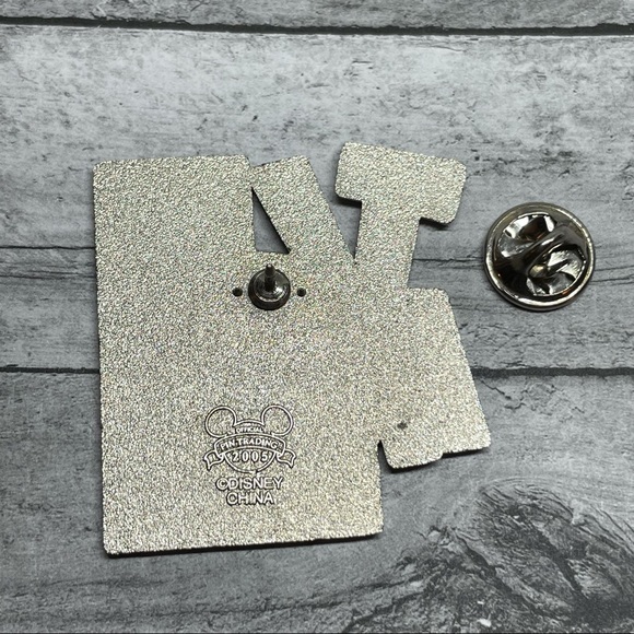 Disneyland Resort Tinkerbell Enamel Trading Pin 2005 - Picture 4 of 5